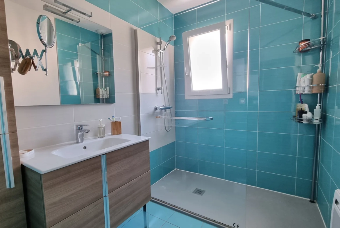 Villa 3 chambres à Sommieres, construction 2016, terrain 176 m², proche commodités 