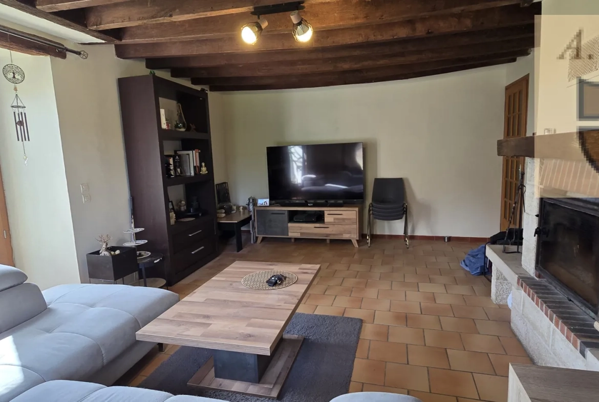 Charmante longère avec prairie, dépendance et jardin à vendre à Vendôme 