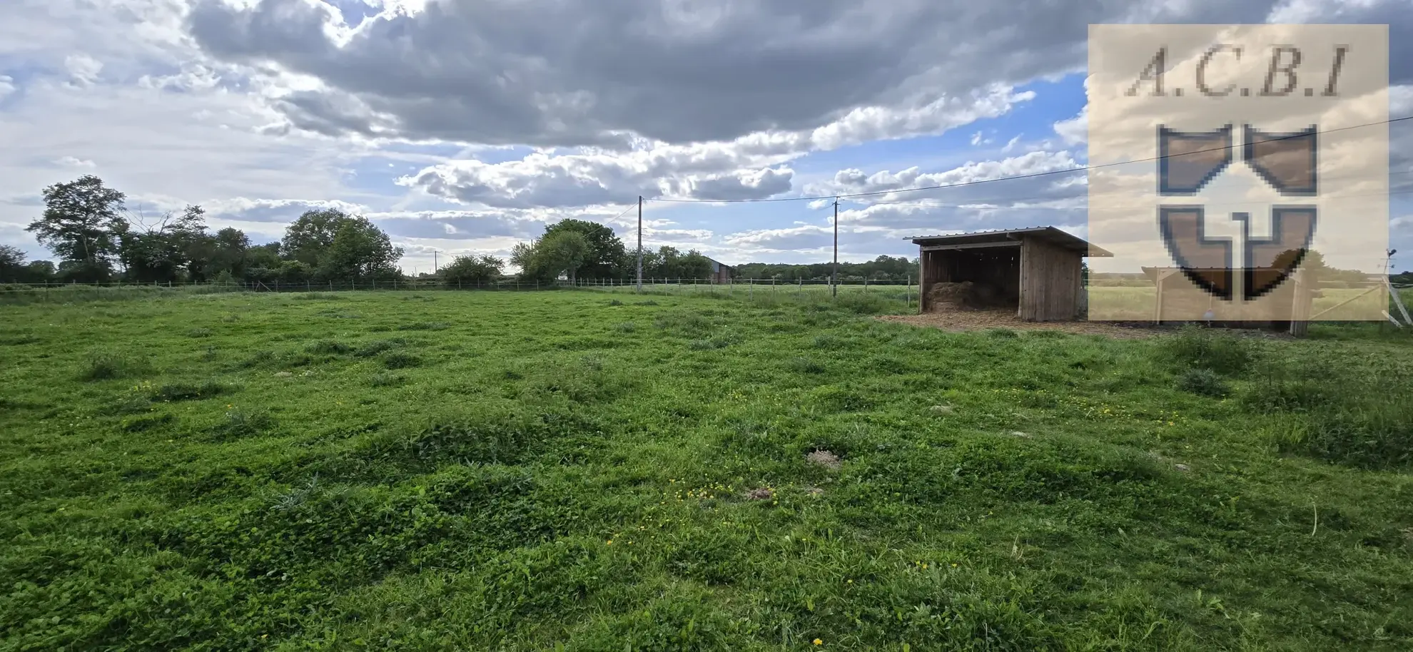 Charmante longère avec prairie, dépendance et jardin à vendre à Vendôme 