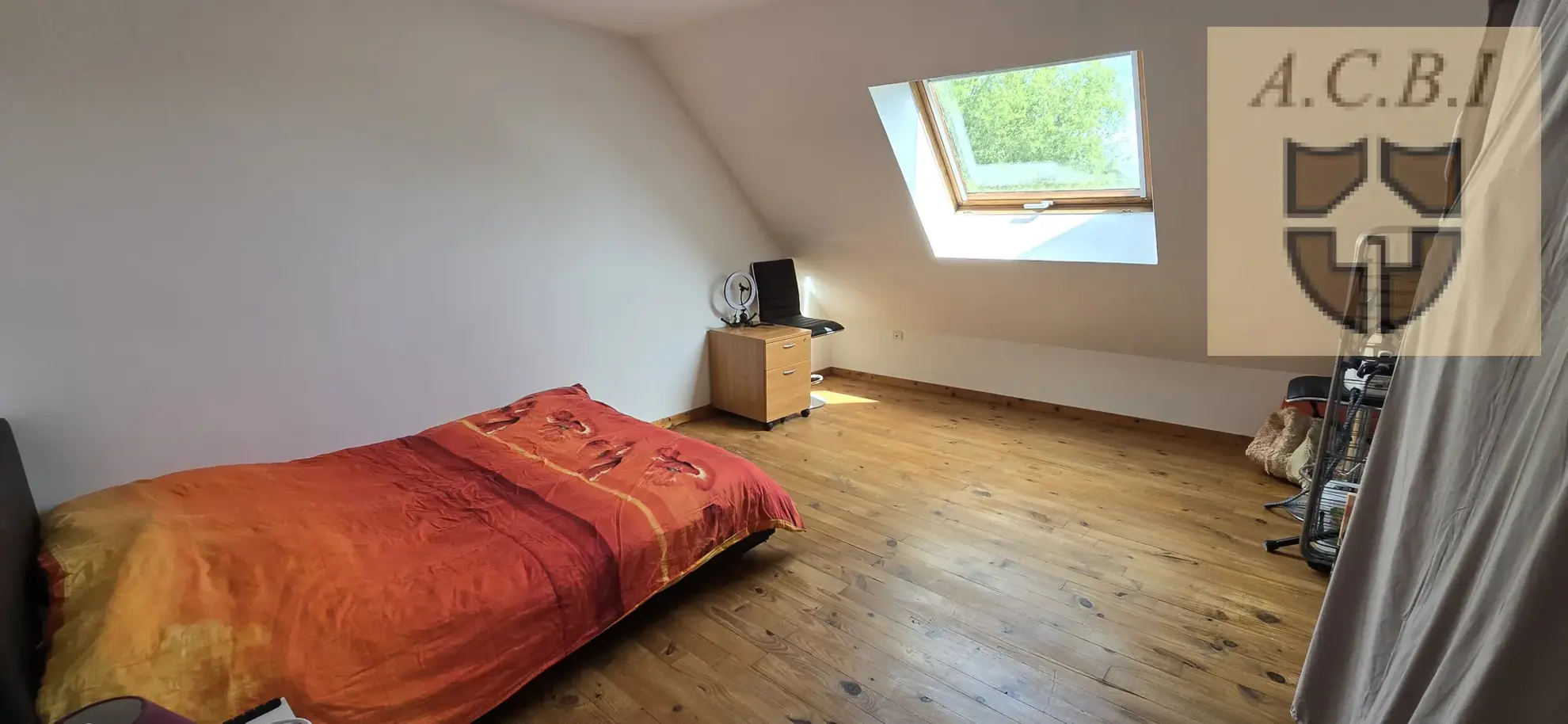 Charmante longère avec prairie, dépendance et jardin à vendre à Vendôme 