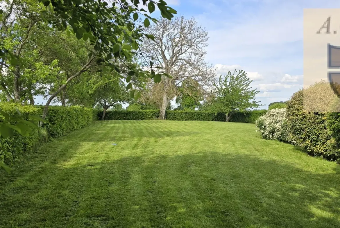 Charmante longère avec prairie, dépendance et jardin à vendre à Vendôme 