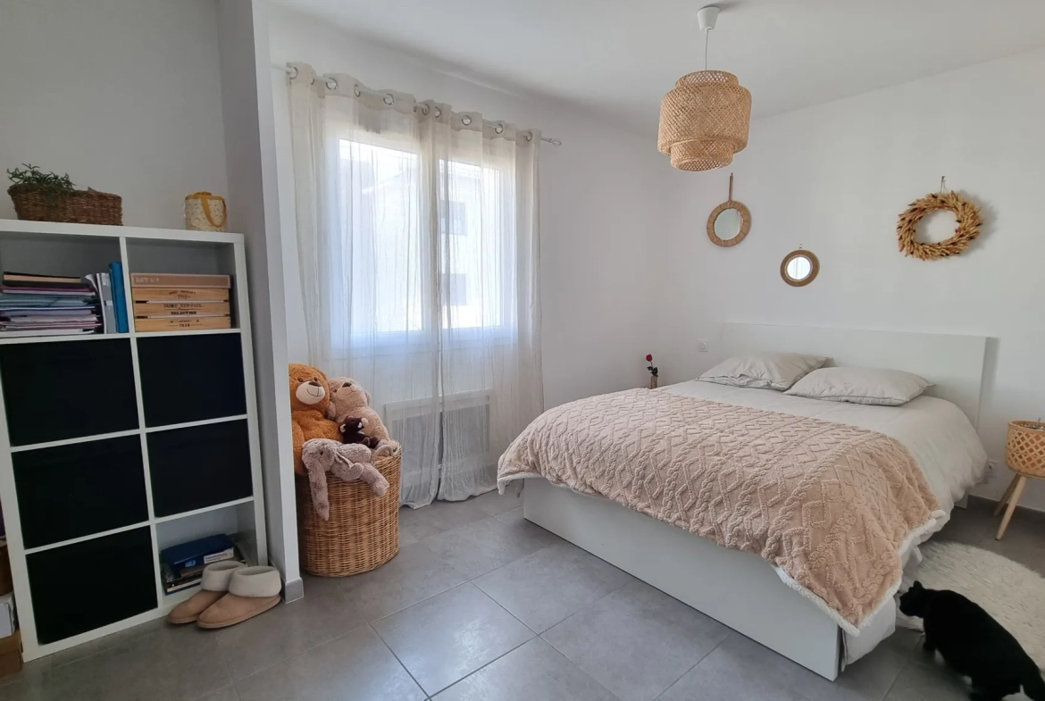 Villa 3 chambres à Sommieres, construction 2016, terrain 176 m², proche commodités 