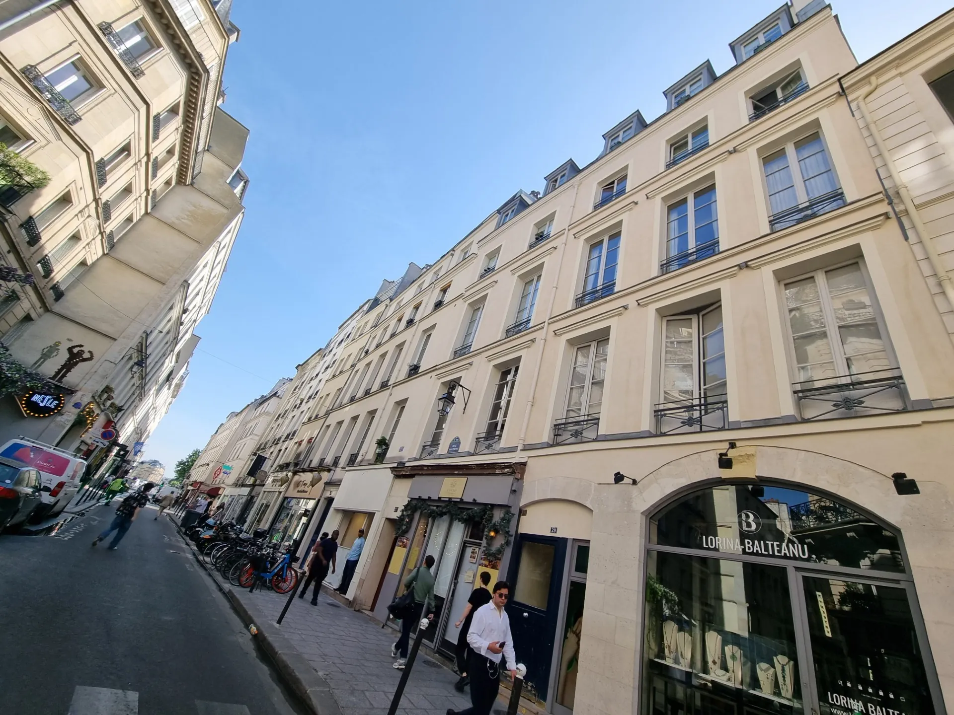 Studio à vendre au dernier étage rue Dauphine, Paris 6e, secteur recherché 