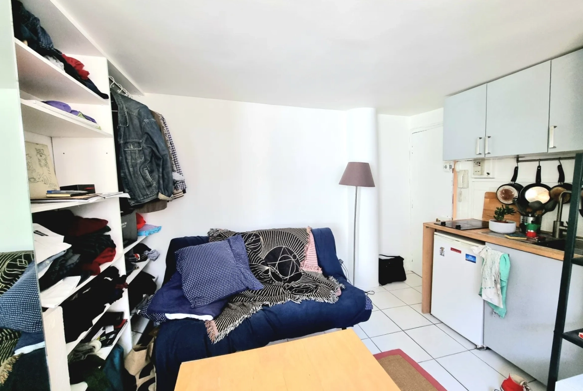 Studio à vendre au dernier étage rue Dauphine, Paris 6e, secteur recherché 