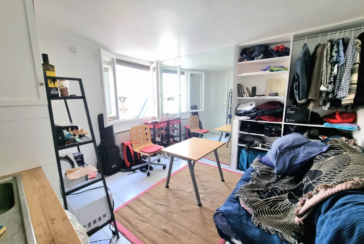 Studio à vendre au dernier étage rue Dauphine, Paris 6e, secteur recherché 