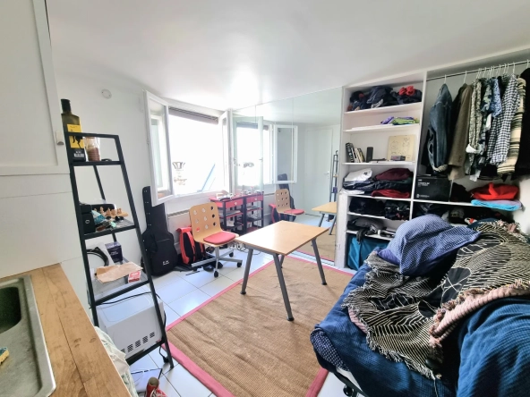 Studio à vendre au dernier étage rue Dauphine, Paris 6e, secteur recherché