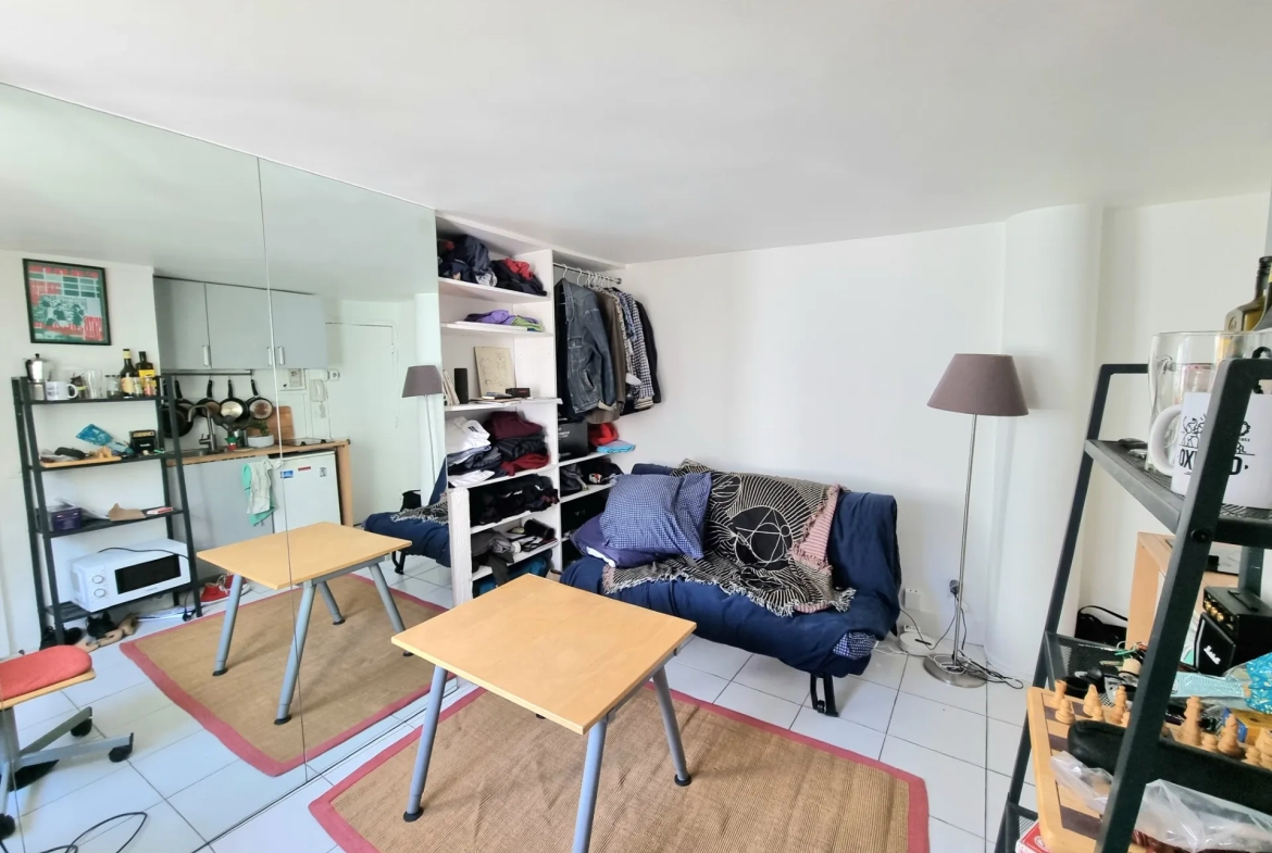Studio à vendre au dernier étage rue Dauphine, Paris 6e, secteur recherché 
