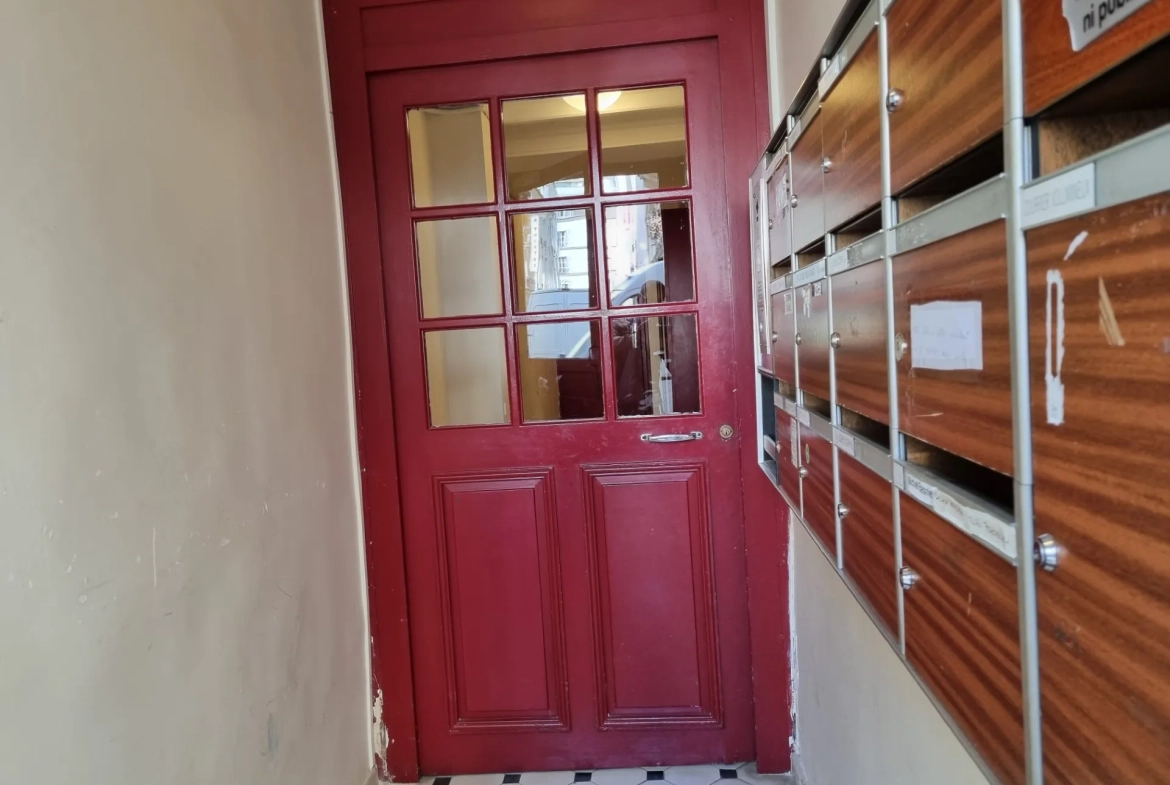 Studio à vendre au dernier étage rue Dauphine, Paris 6e, secteur recherché 