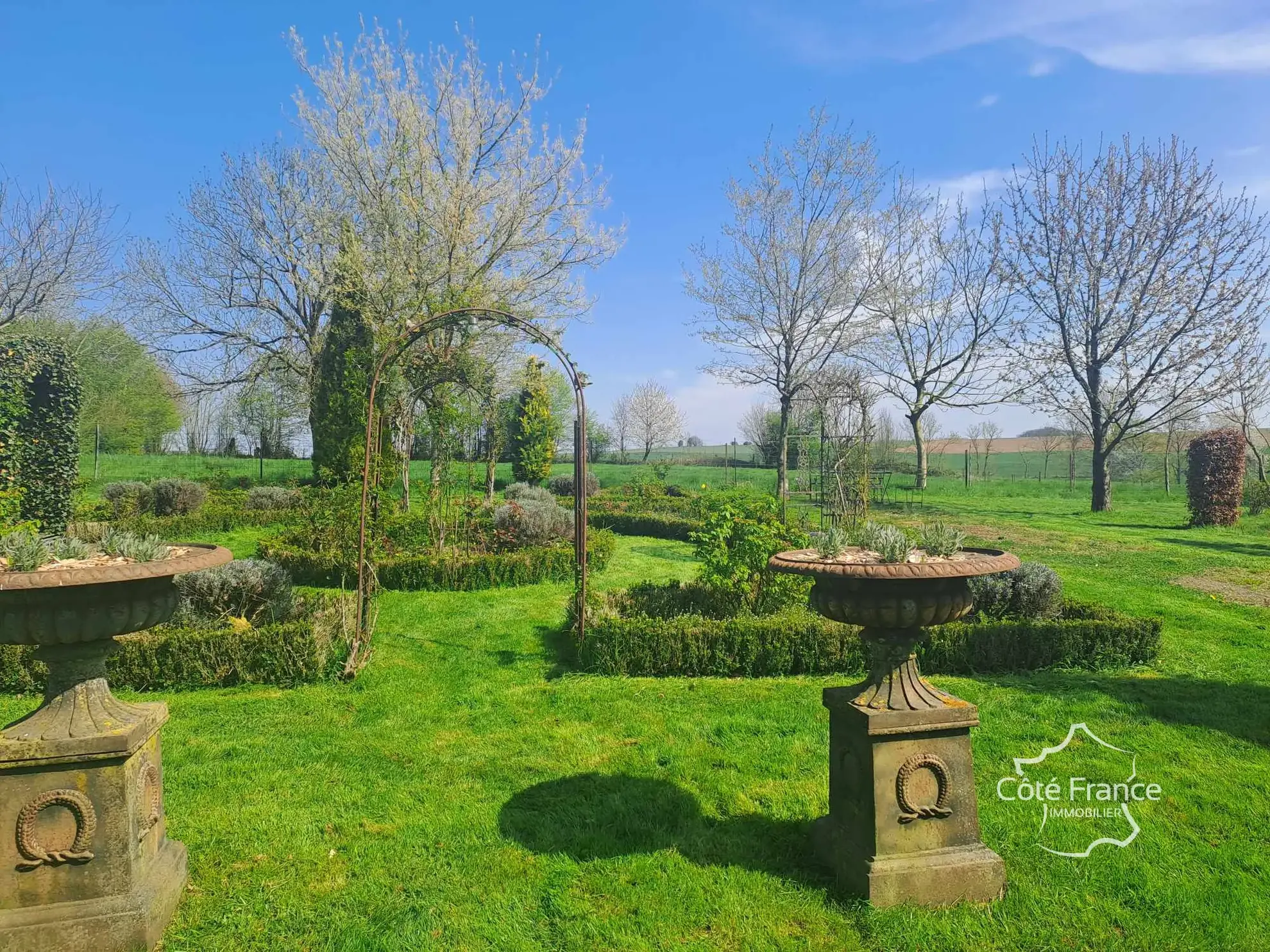 Très belle maison avec vue imprenable et terrain de 2805 m² à Renneval, Aisne 