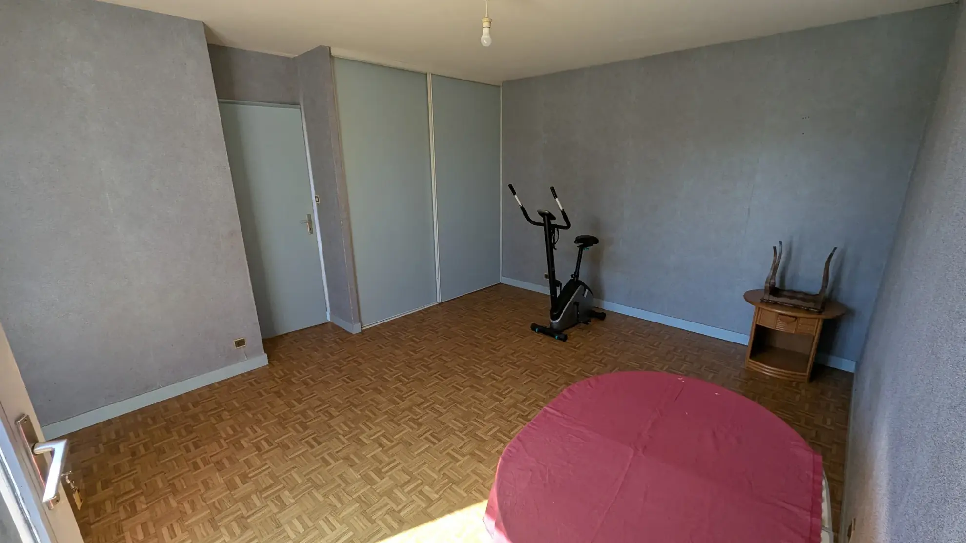 Vente maison plain-pied à Magne avec garage, 4 chambres, terrain clos, construction 1981 