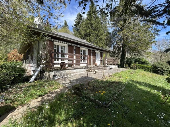 Maison avec piscine et grand terrain à Chamboulive en Corrèze
