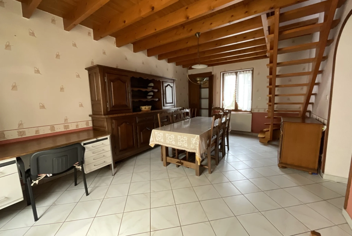 Maison à vendre à Saint-Sorlin-De-Morestel avec 4 chambres et grand jardin 