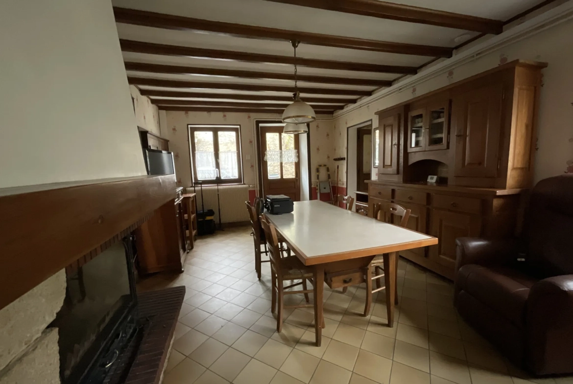 Maison à vendre à Saint-Sorlin-De-Morestel avec 4 chambres et grand jardin 