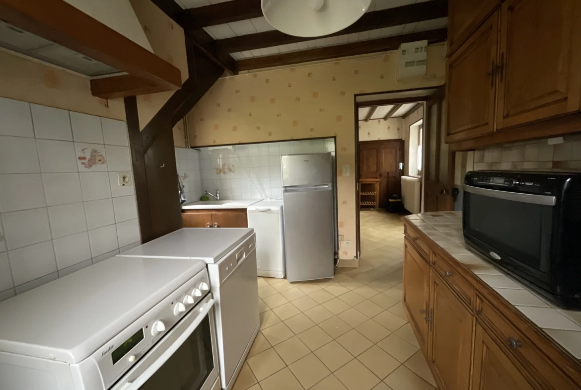 Maison à vendre à Saint-Sorlin-De-Morestel avec 4 chambres et grand jardin 