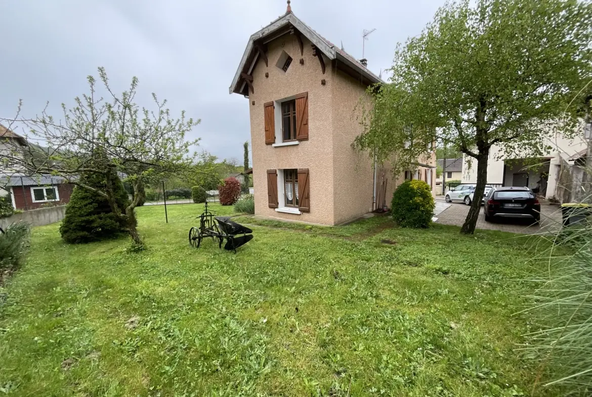 Maison à vendre à Saint-Sorlin-De-Morestel avec 4 chambres et grand jardin 