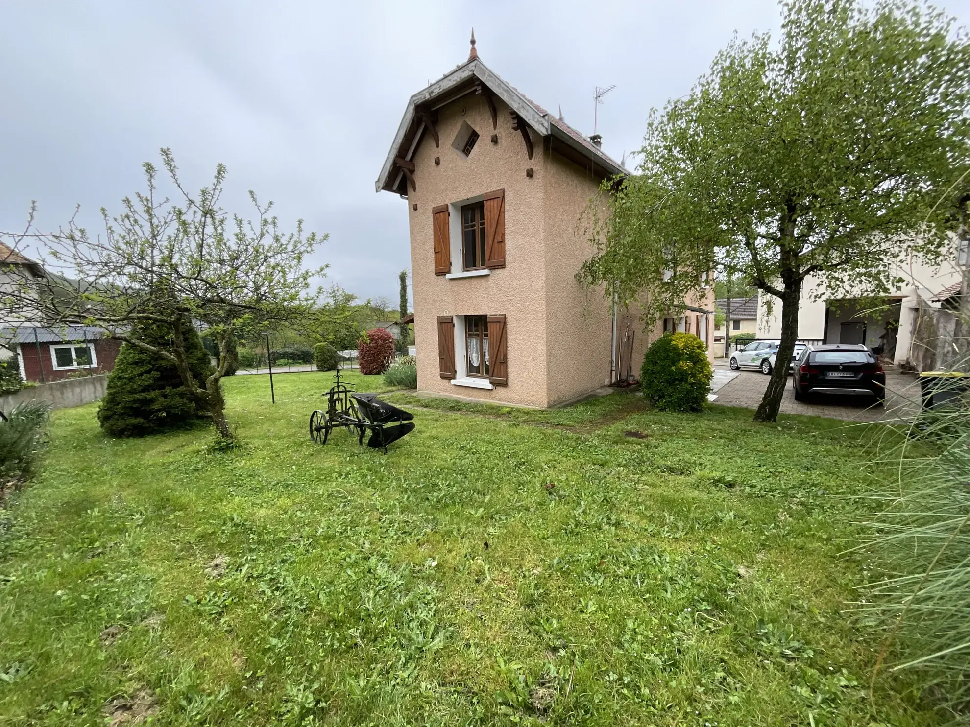 Maison à vendre à Saint-Sorlin-De-Morestel avec 4 chambres et grand jardin 