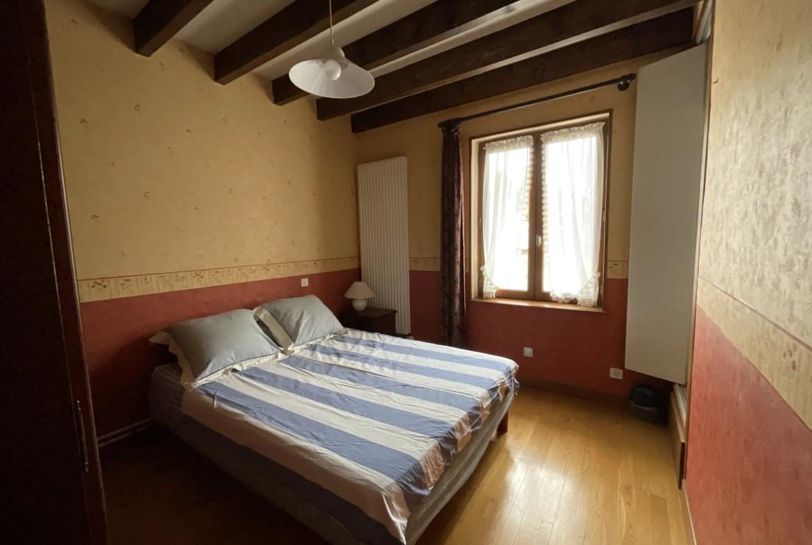 Maison à vendre à Saint-Sorlin-De-Morestel avec 4 chambres et grand jardin 
