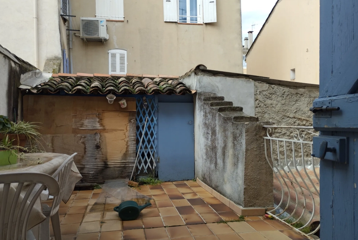 Immeuble de rapport à vendre à Solliès Pont, idéal pour investissement locatif 