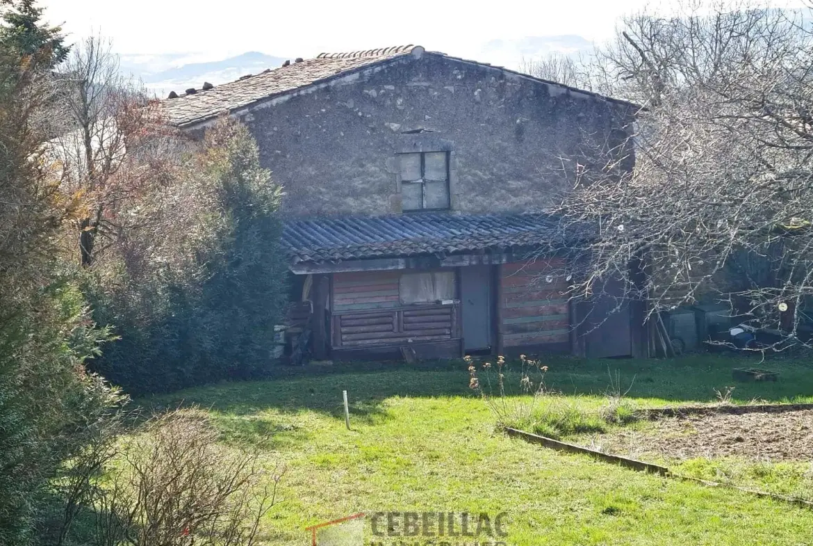 Terrain constructible de 7543 m² à Bansat avec vue sur les Puy 