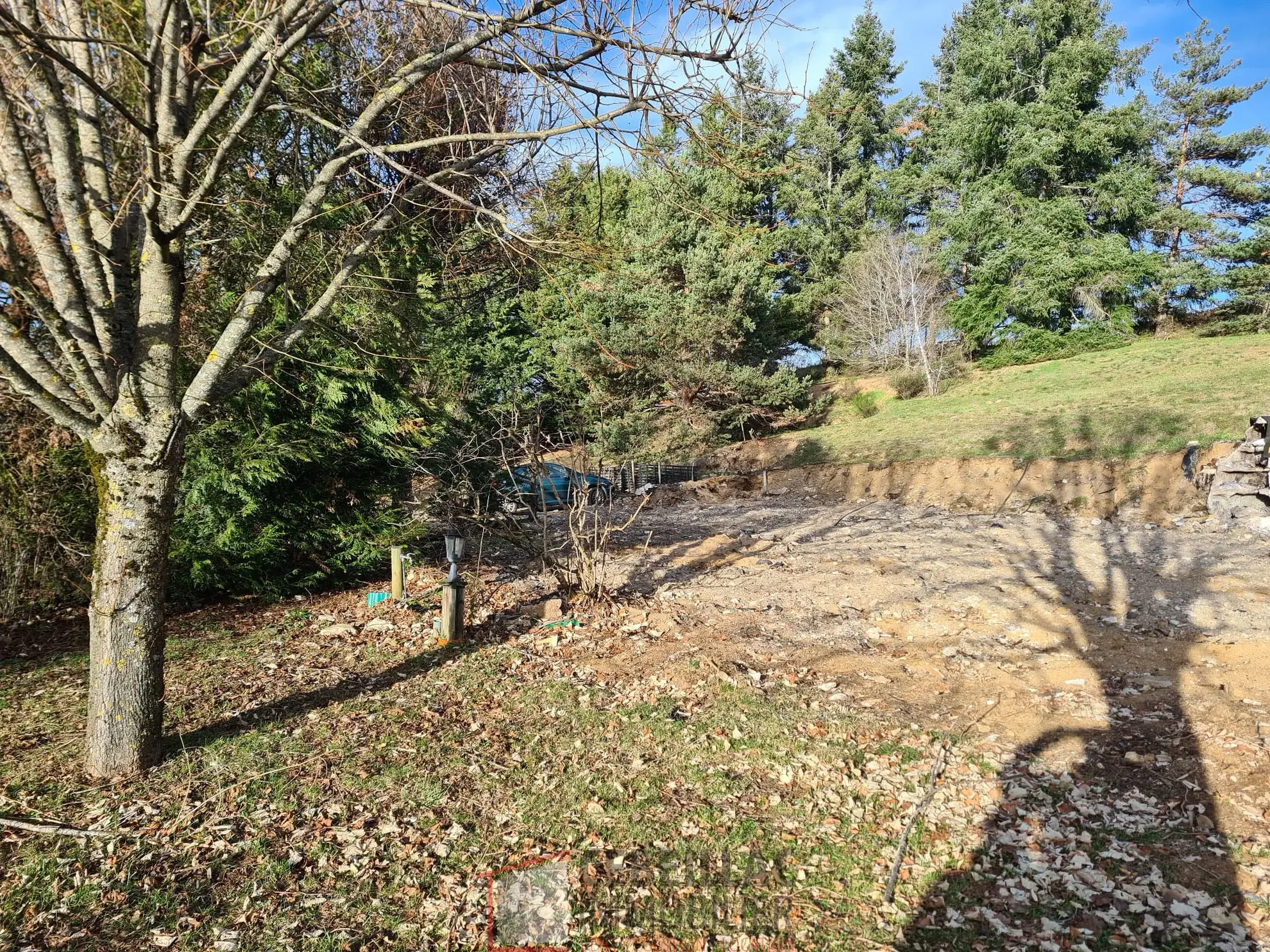 Terrain constructible de 7543 m² à Bansat avec vue sur les Puy 