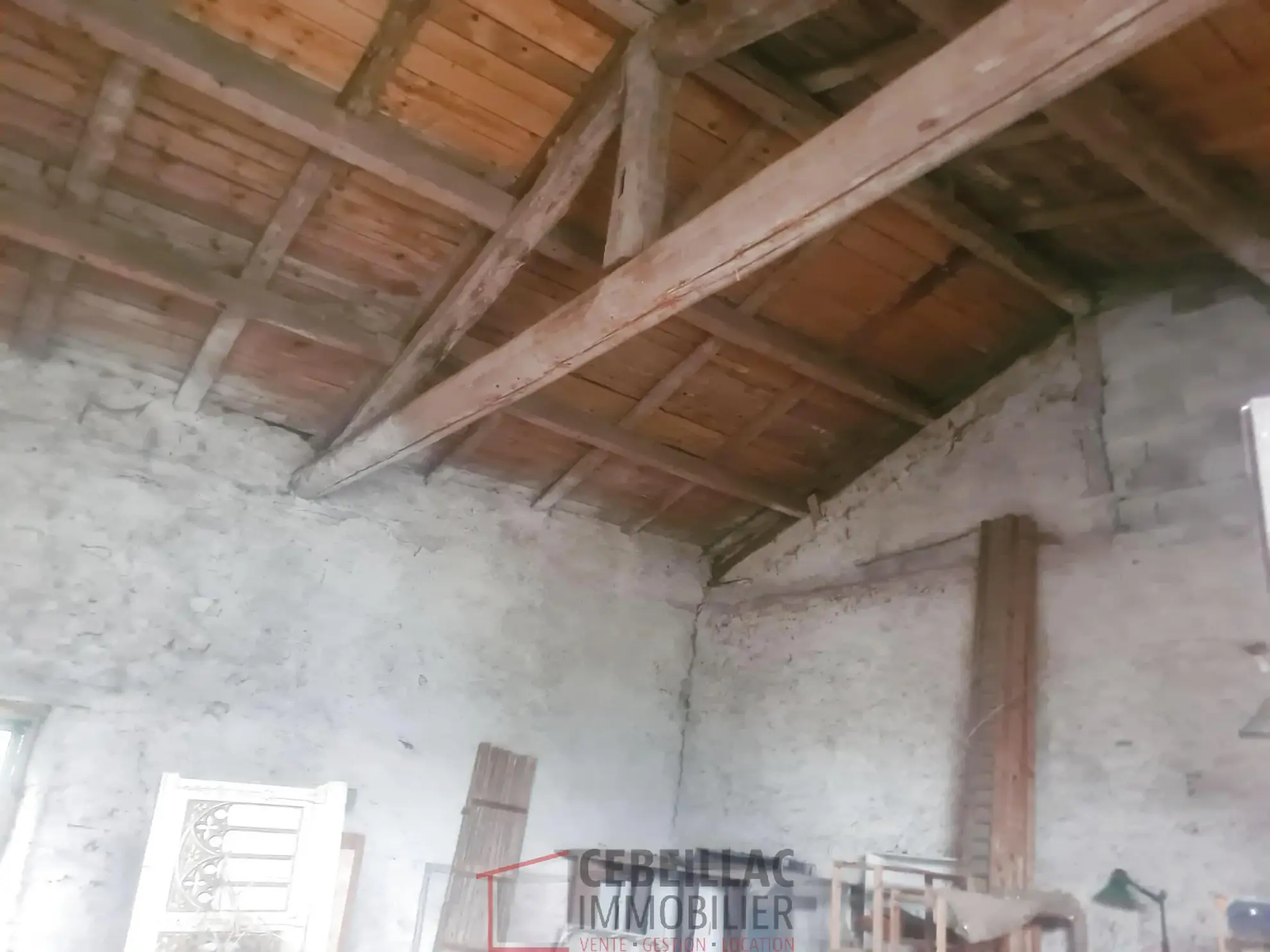 Terrain constructible de 7543 m² à Bansat avec vue sur les Puy 