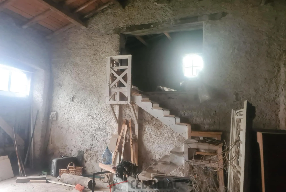 Terrain constructible de 7543 m² à Bansat avec vue sur les Puy 