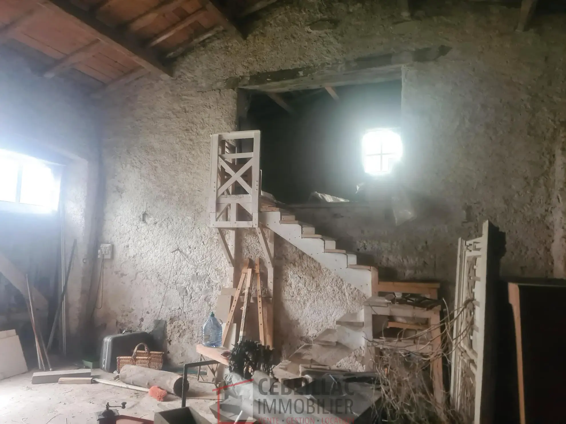 Terrain constructible de 7543 m² à Bansat avec vue sur les Puy 