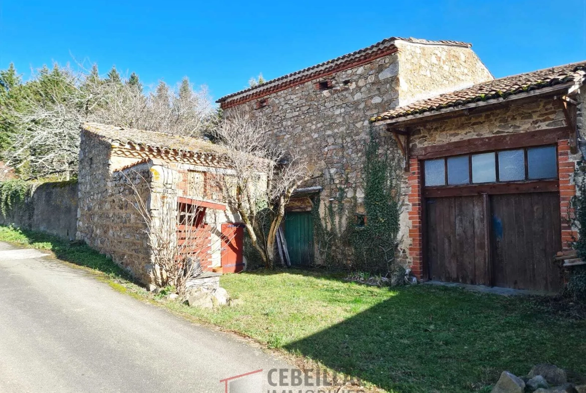 Terrain constructible de 7543 m² à Bansat avec vue sur les Puy 