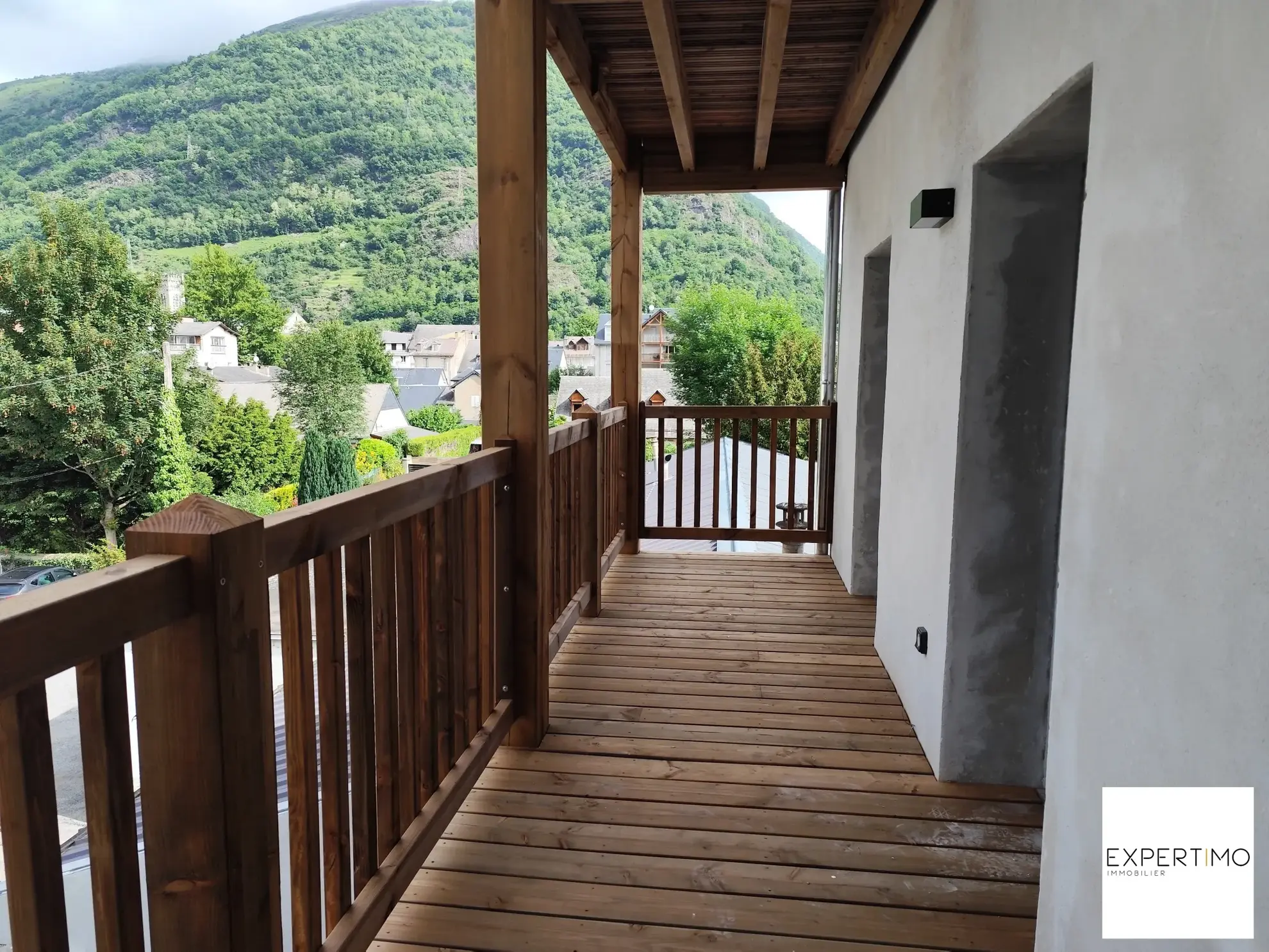 Appartement 52 m² en centre-ville de Bagnères de Luchon avec terrasse et cave 