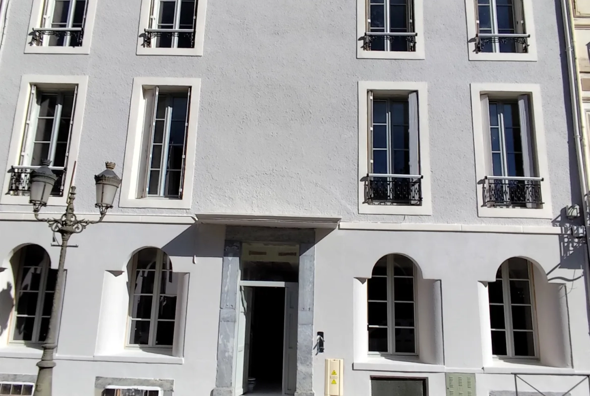Appartement 52 m² en centre-ville de Bagnères de Luchon avec terrasse et cave 