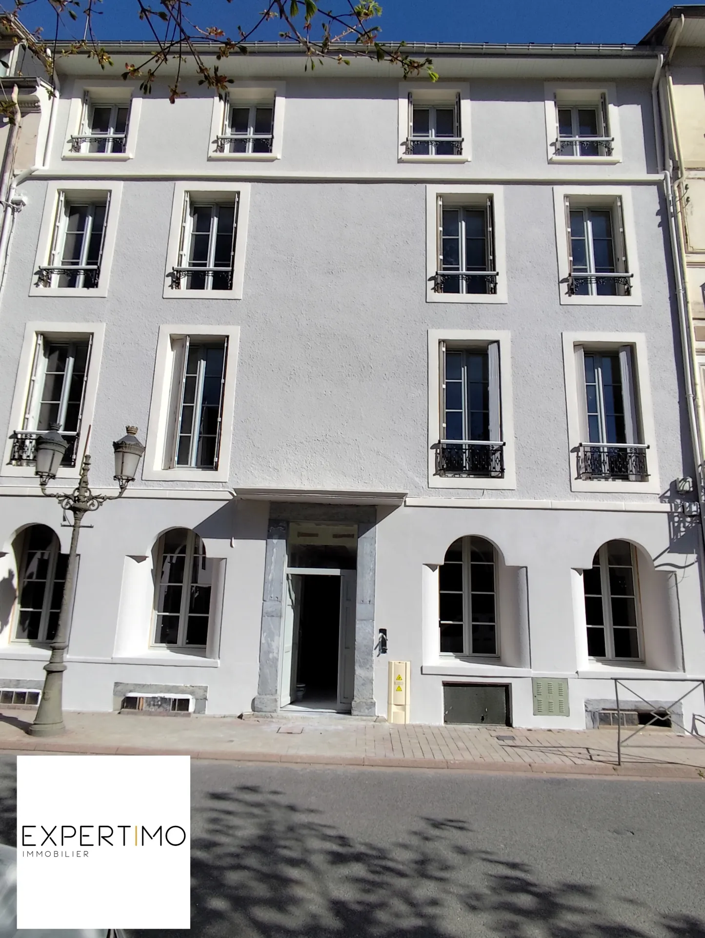 Appartement 52 m² en centre-ville de Bagnères de Luchon avec terrasse et cave 