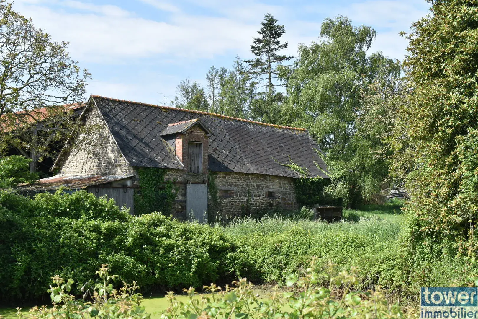 Longère de plain-pied avec corps de ferme en campagne proche Rennes et Vitré 