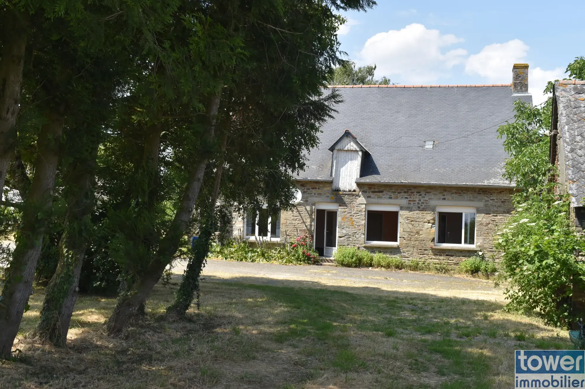 Longère de plain-pied avec corps de ferme en campagne proche Rennes et Vitré 
