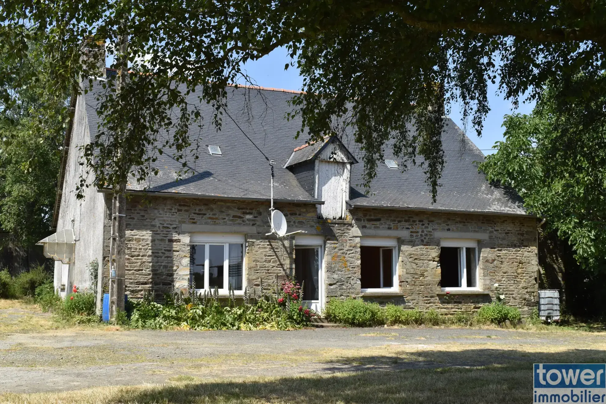 Longère de plain-pied avec corps de ferme en campagne proche Rennes et Vitré 