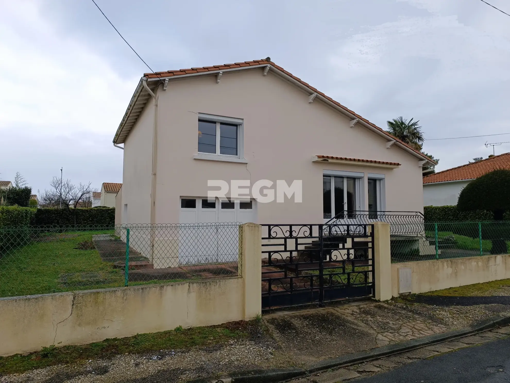 Maison 4 pièces à Saint-Georges-de-Didonne avec garage et potentiel d'extension 