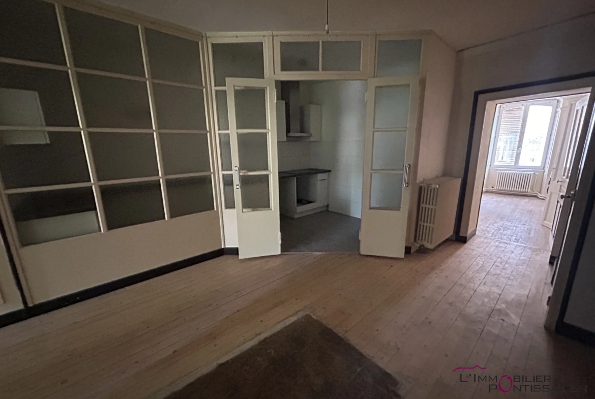 Appartement de caractère T3 à Pontarlier Centre-Ville, rénové, idéal investissement 