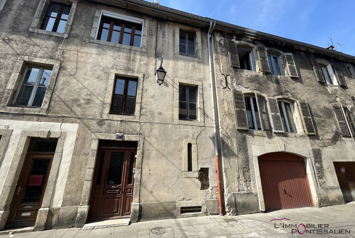 Appartement de caractère T3 à Pontarlier Centre-Ville, rénové, idéal investissement 