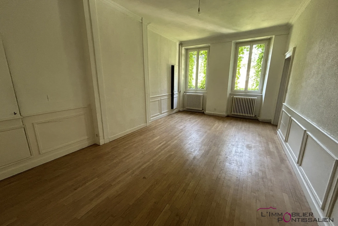 Appartement de caractère T3 à Pontarlier Centre-Ville, rénové, idéal investissement 