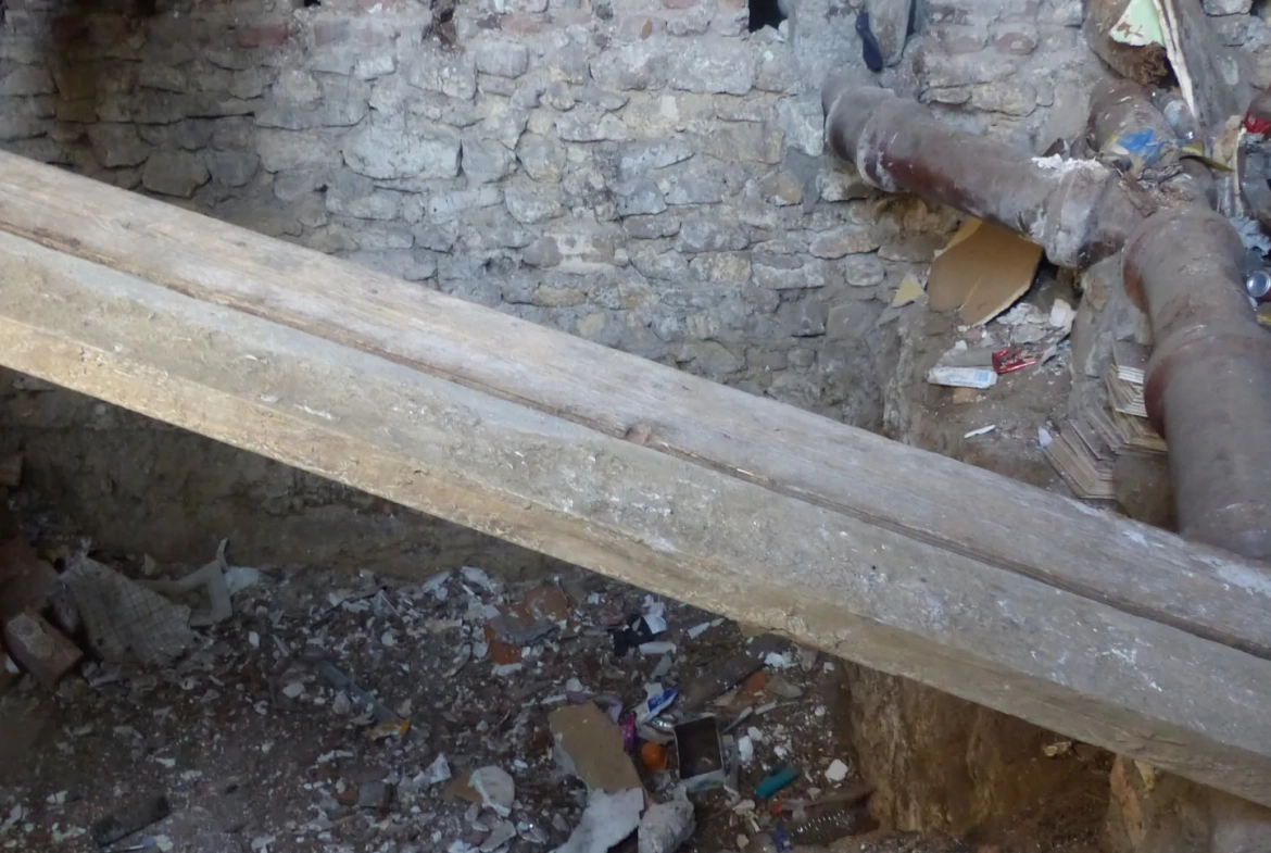 Maison de ville à Montreuil de 95 m² à rénover avec aides financières 
