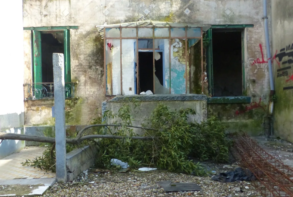 Maison de ville à Montreuil de 95 m² à rénover avec aides financières 