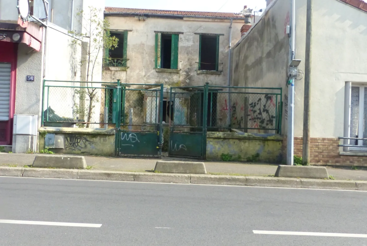 Maison de ville à Montreuil de 95 m² à rénover avec aides financières 