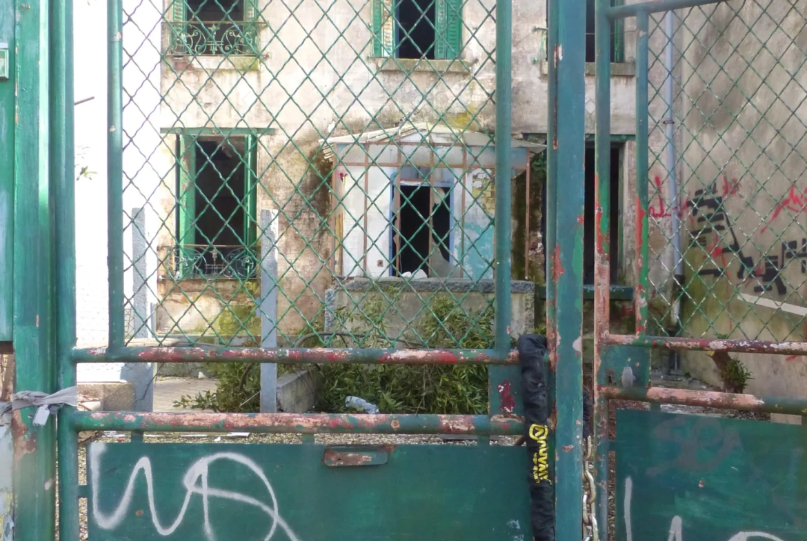 Maison de ville à Montreuil de 95 m² à rénover avec aides financières 