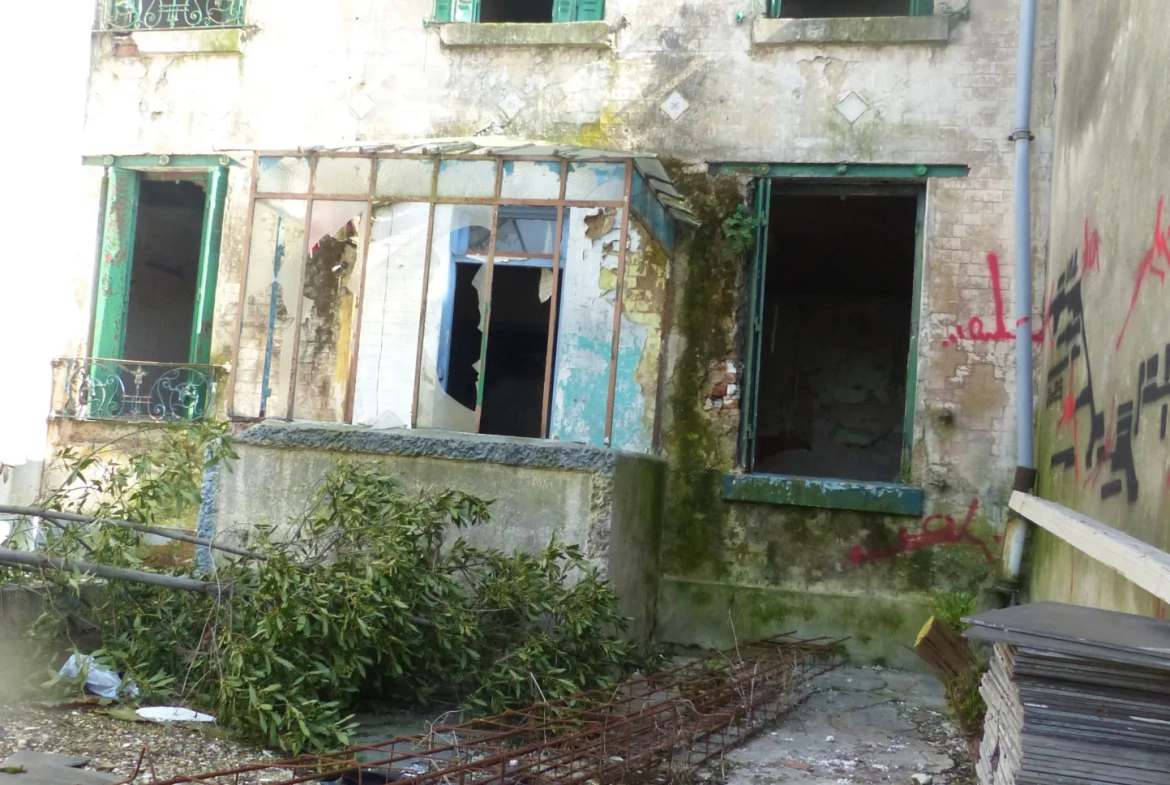 Maison de ville à Montreuil de 95 m² à rénover avec aides financières 