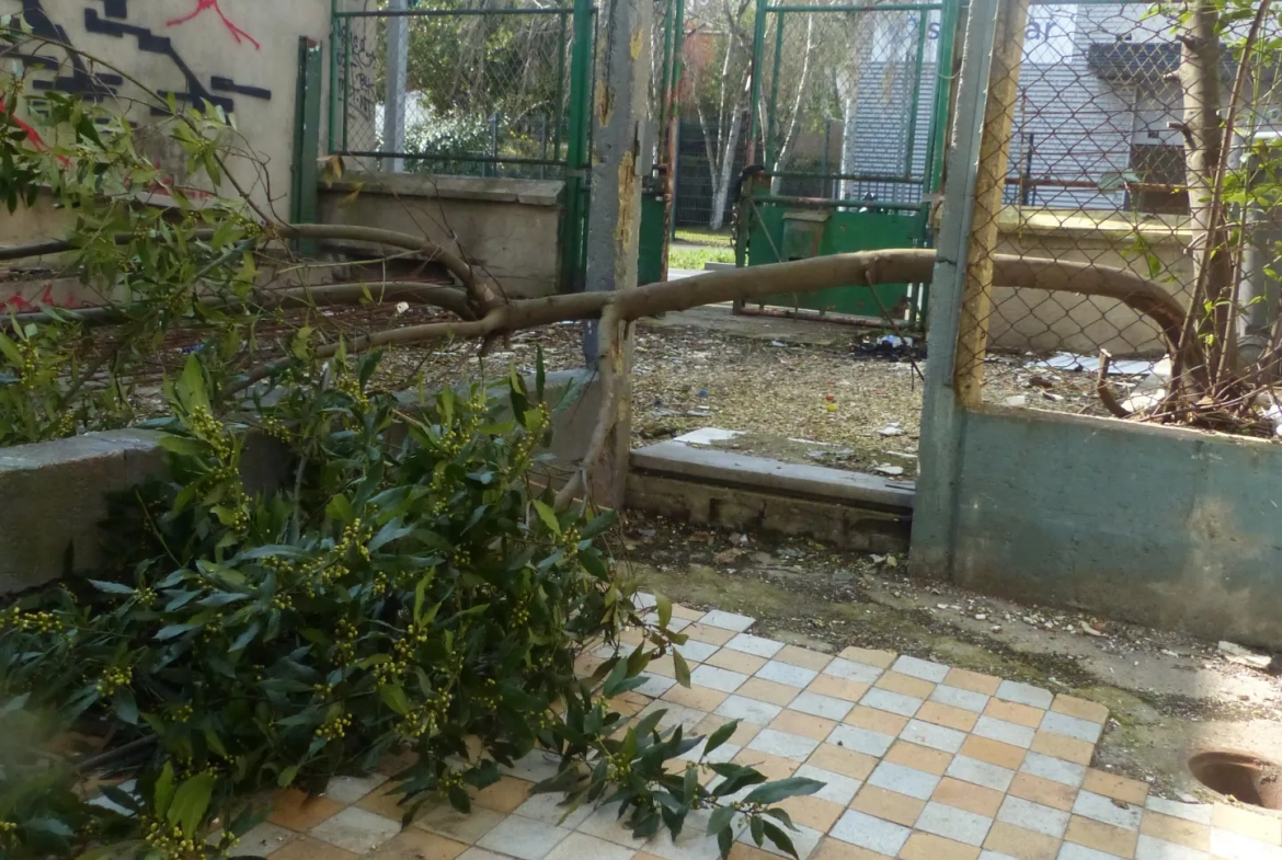 Maison de ville à Montreuil de 95 m² à rénover avec aides financières 