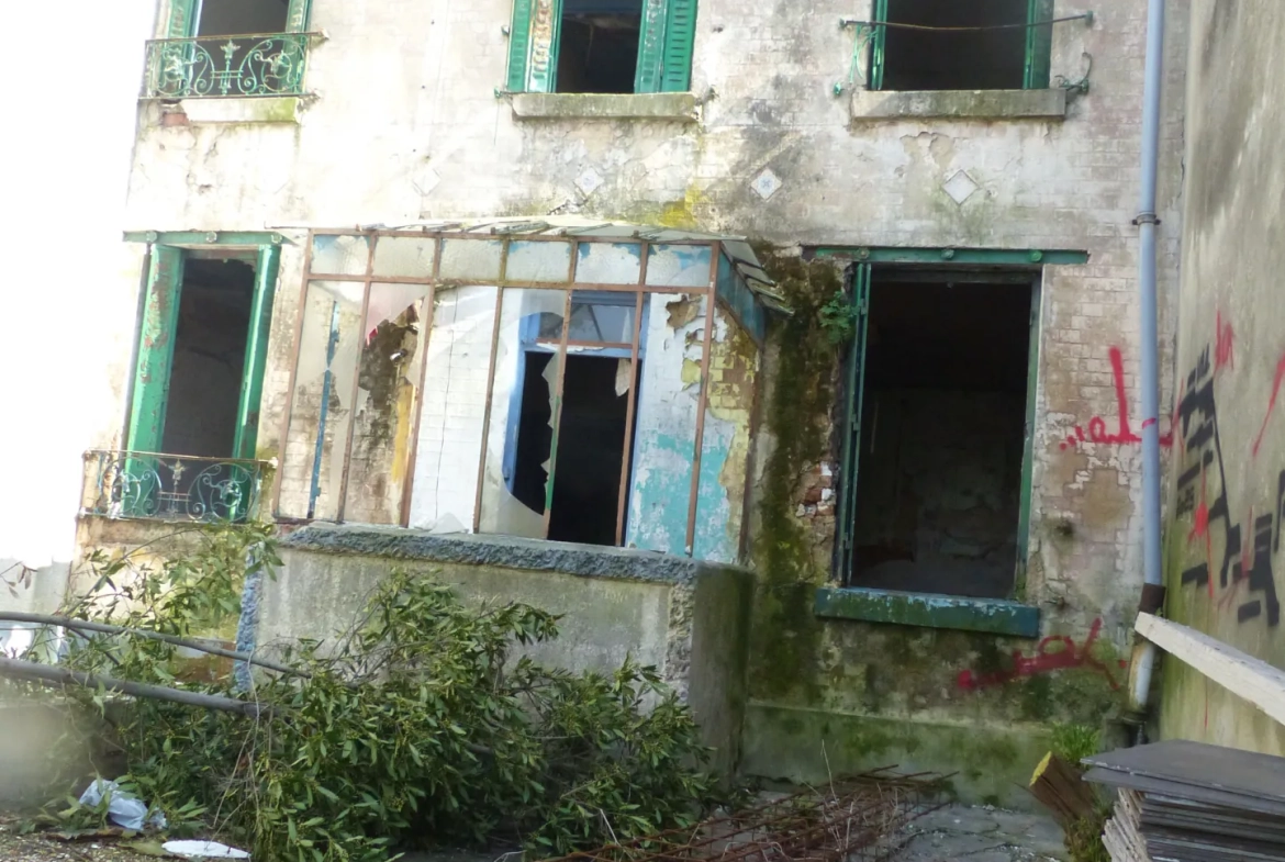 Maison de ville à Montreuil de 95 m² à rénover avec aides financières 