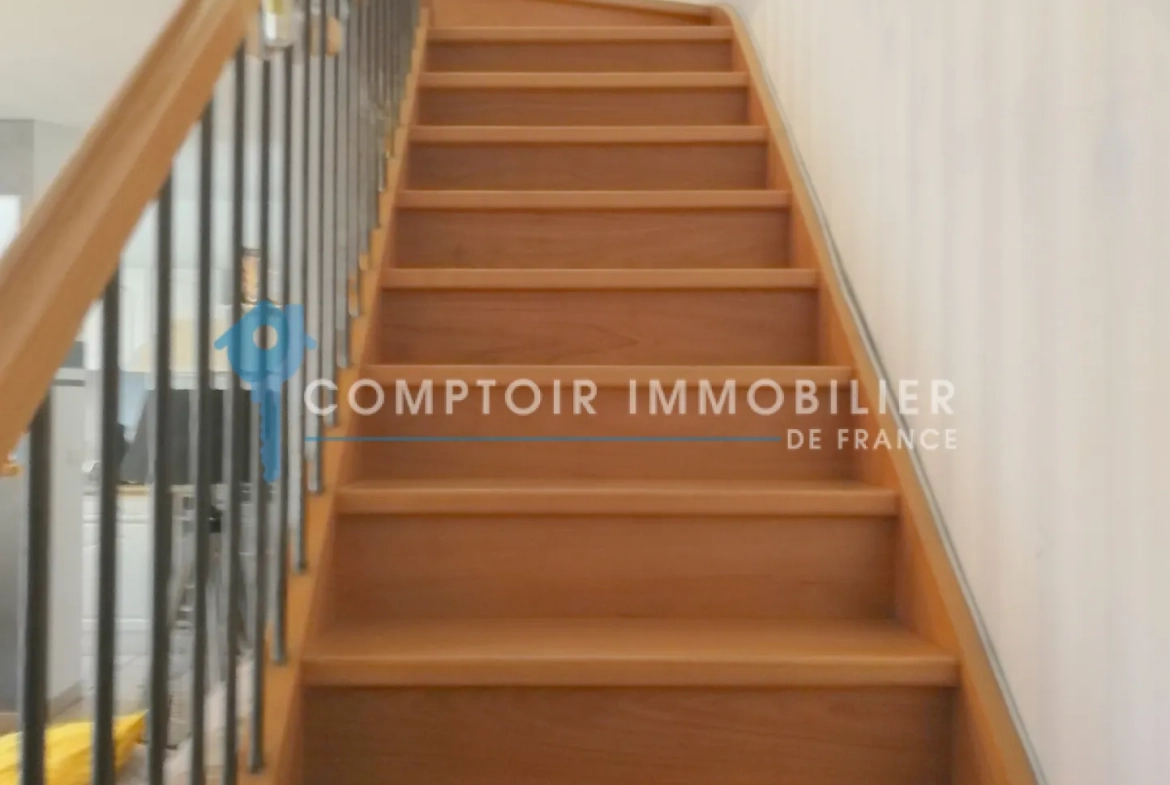 Appartement T3 duplex avec terrasse et parking à Calvisson 