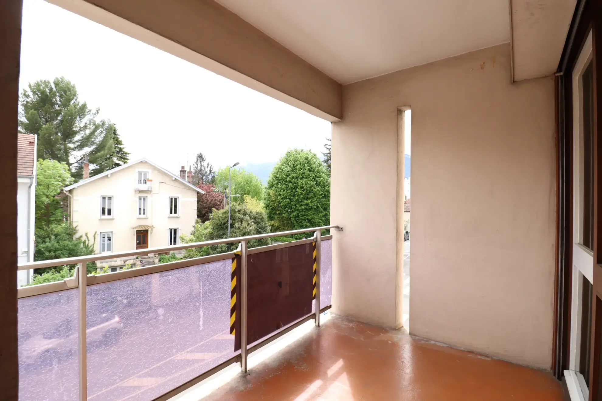 Appartement T2 lumineux avec balcon à Grenoble proche Parc Paul Mistral 