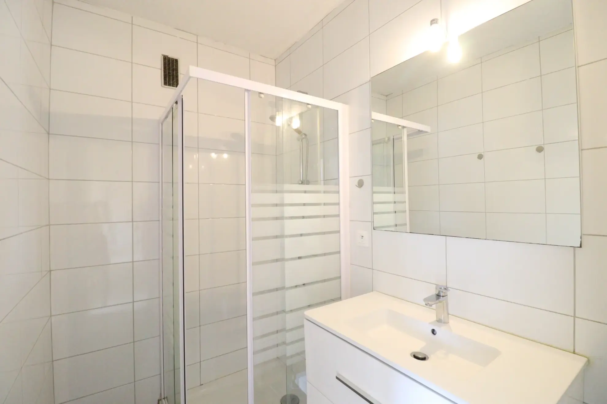 Appartement T2 lumineux avec balcon à Grenoble proche Parc Paul Mistral 