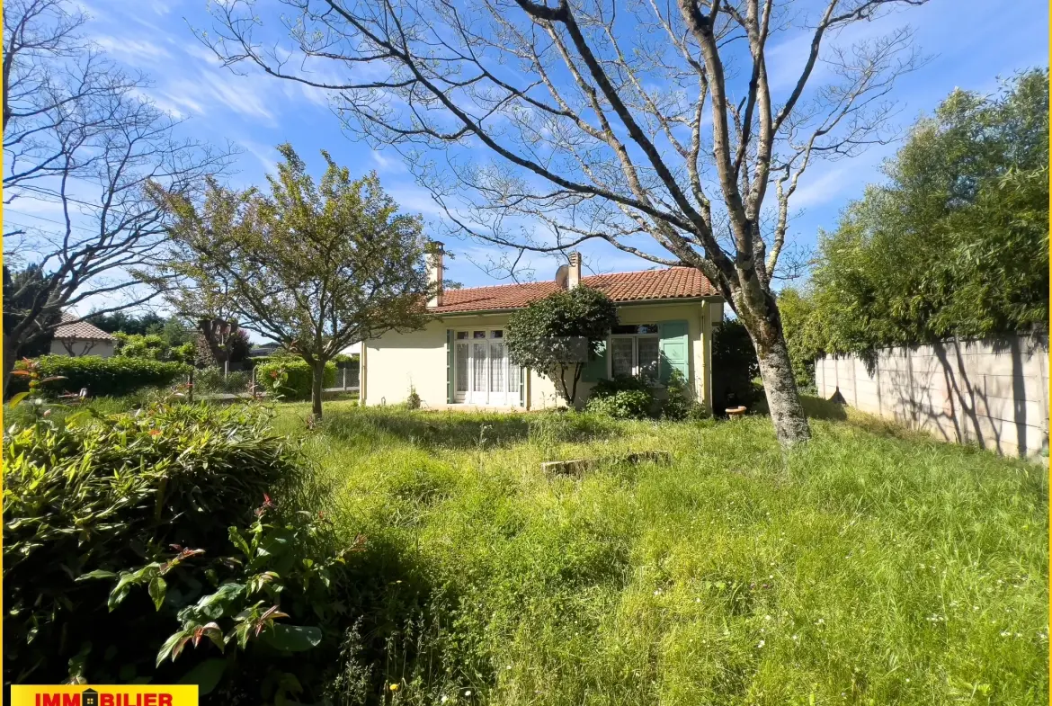 Maison à rénover avec grand garage près du centre de Podensac 