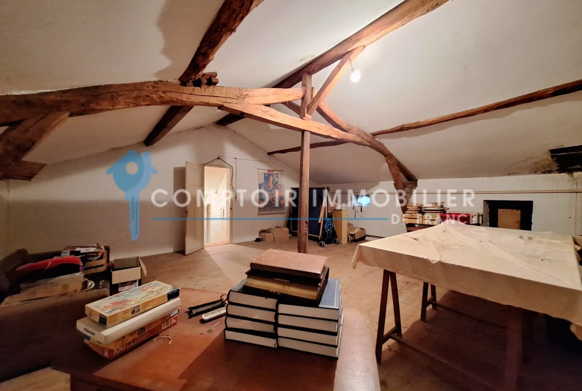Charmante maison ancienne à rénover de 142 m² avec grand jardin à Puylaurens 